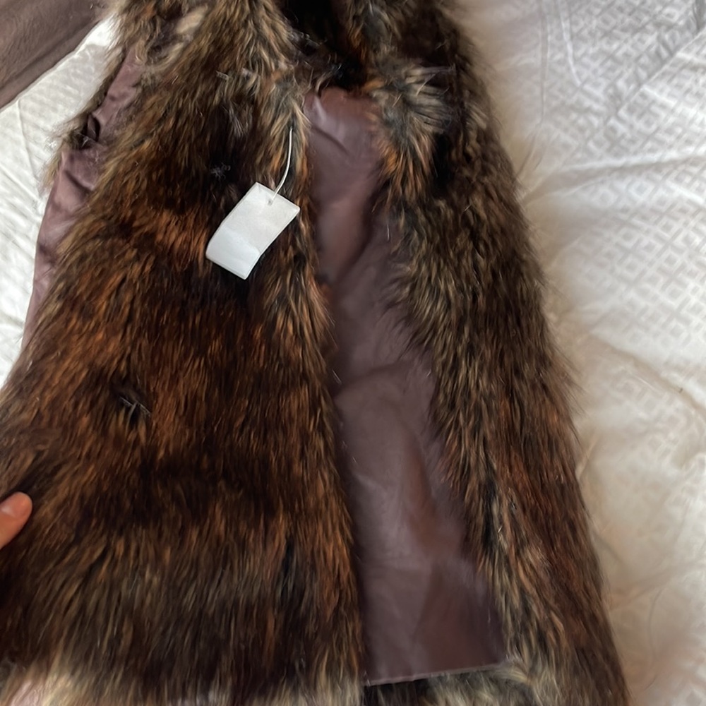 Vest - Picture 3 of 6